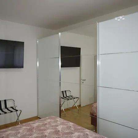 Laura Apartment *